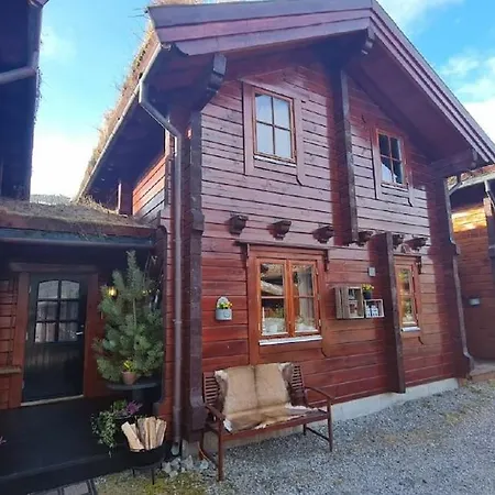 Tradisjonell Laftet Holiday home Vradal